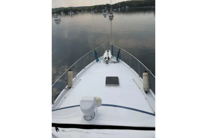 Slide: The Image of Jefferson 42 SE Sundeck Motor Yacht 1987 - 45