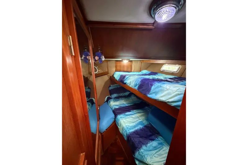 Slide: The Image of Jefferson 42 SE Sundeck Motor Yacht 1987 - 48
