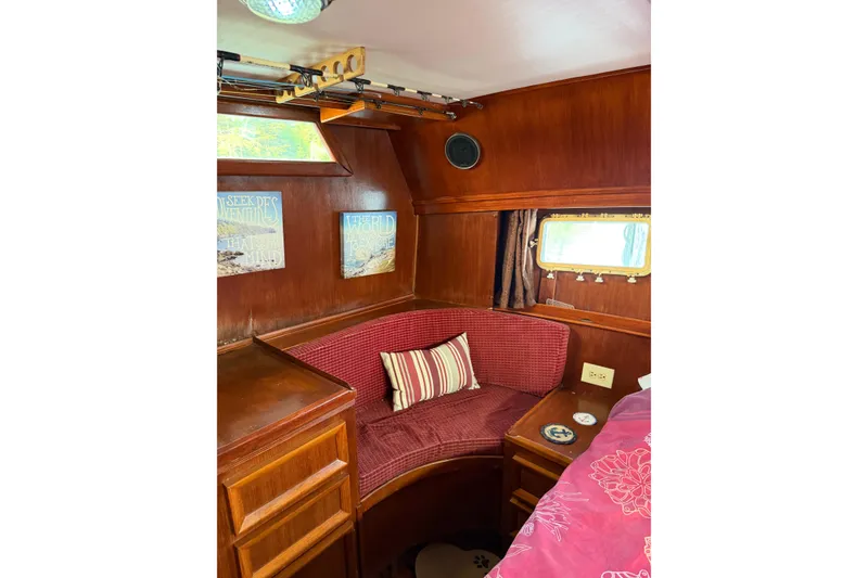 Slide: The Image of Jefferson 42 SE Sundeck Motor Yacht 1987 - 102