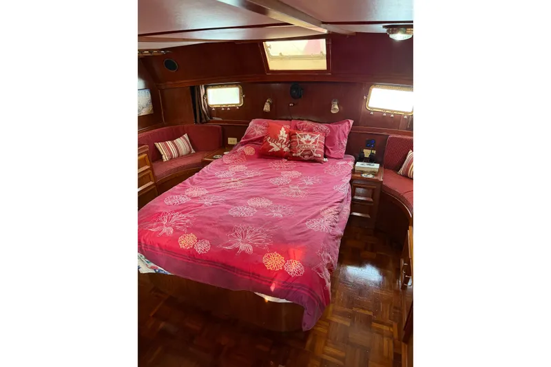 Slide: The Image of Jefferson 42 SE Sundeck Motor Yacht 1987 - 99