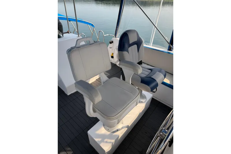 Slide: The Image of Jefferson 42 SE Sundeck Motor Yacht 1987 - 43