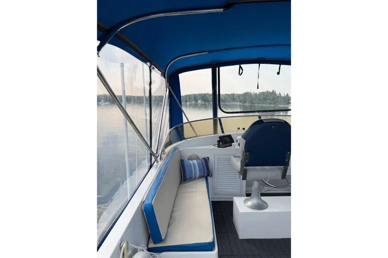 Slide: The Image of Jefferson 42 SE Sundeck Motor Yacht 1987 - 28