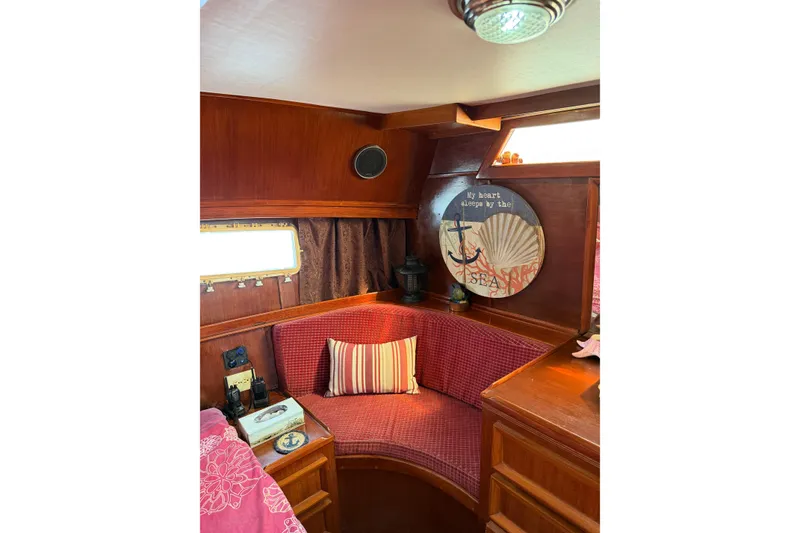 Slide: The Image of Jefferson 42 SE Sundeck Motor Yacht 1987 - 101