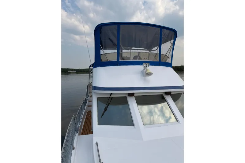 Slide: The Image of Jefferson 42 SE Sundeck Motor Yacht 1987 - 19
