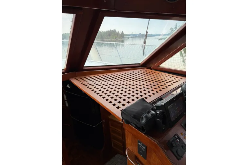 Slide: The Image of Jefferson 42 SE Sundeck Motor Yacht 1987 - 75