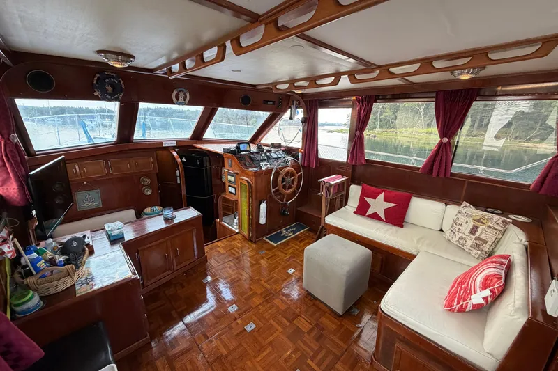 Slide: The Image of Jefferson 42 SE Sundeck Motor Yacht 1987 - 87