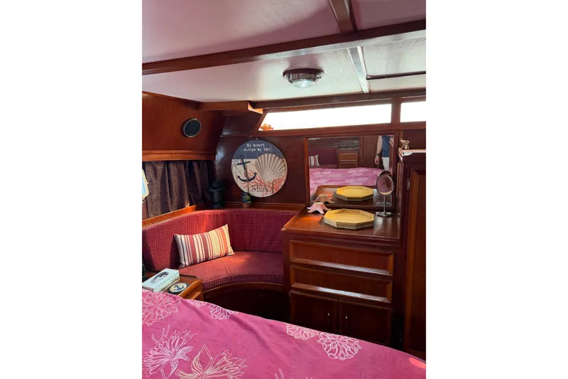 Slide: The Image of Jefferson 42 SE Sundeck Motor Yacht 1987 - 109