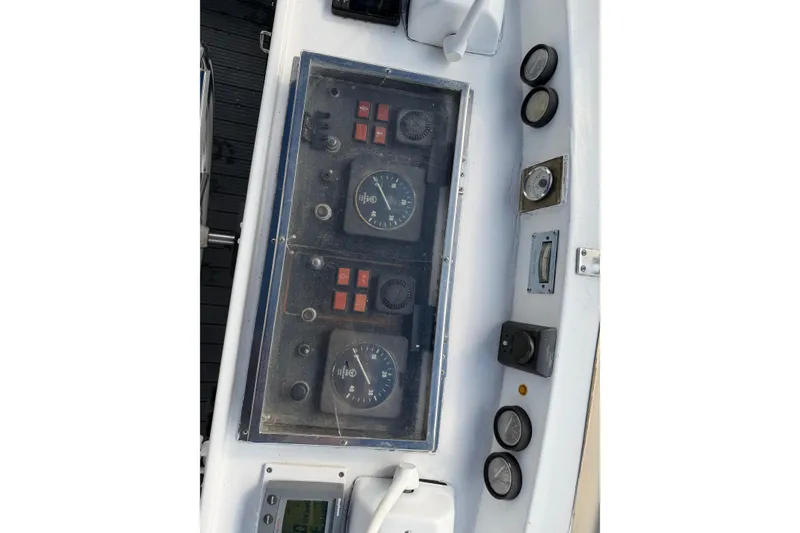 Slide: The Image of Jefferson 42 SE Sundeck Motor Yacht 1987 - 40