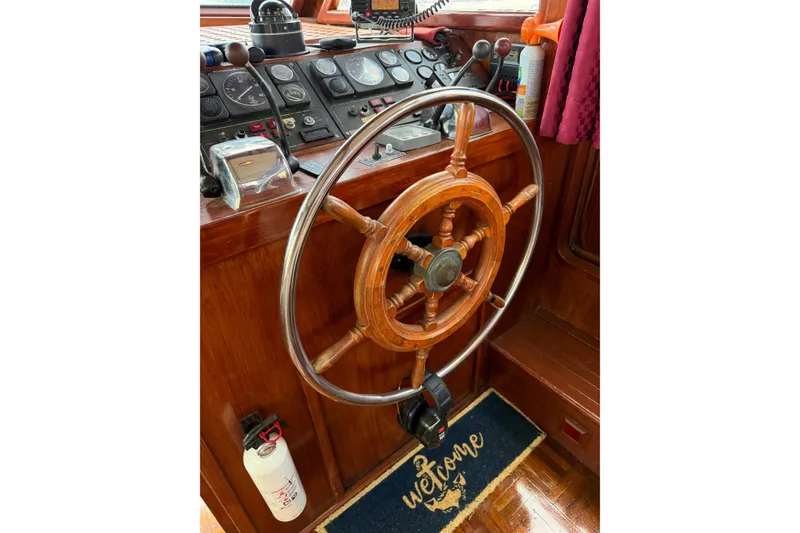 Slide: The Image of Jefferson 42 SE Sundeck Motor Yacht 1987 - 97