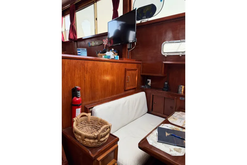 Slide: The Image of Jefferson 42 SE Sundeck Motor Yacht 1987 - 65