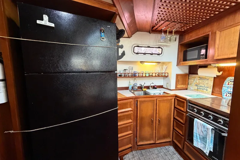 Slide: The Image of Jefferson 42 SE Sundeck Motor Yacht 1987 - 59