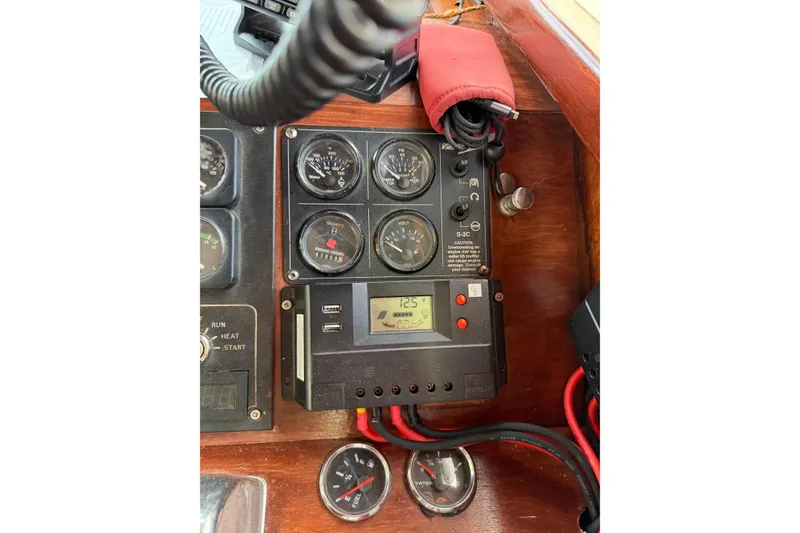 Slide: The Image of Jefferson 42 SE Sundeck Motor Yacht 1987 - 93