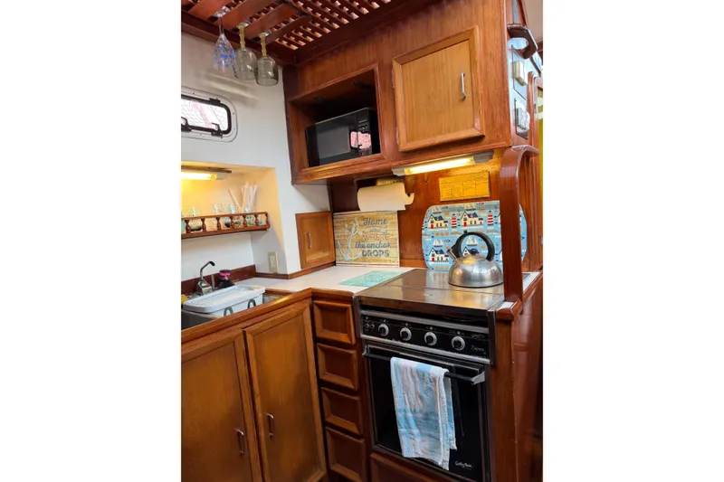 Slide: The Image of Jefferson 42 SE Sundeck Motor Yacht 1987 - 58