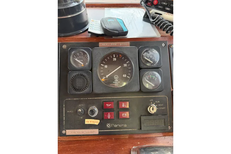 Slide: The Image of Jefferson 42 SE Sundeck Motor Yacht 1987 - 91