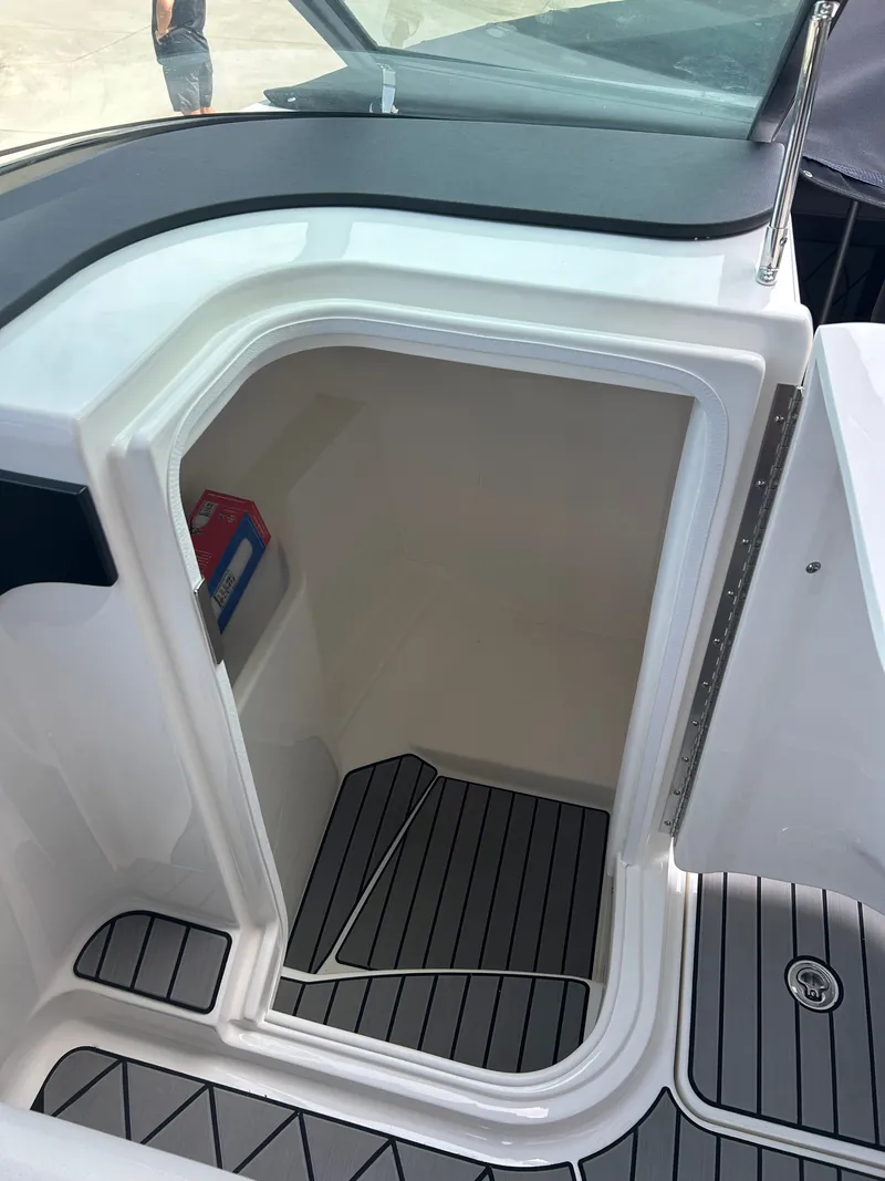 Slide: The Image of Searay 260SLX-Surf 2024 - 13