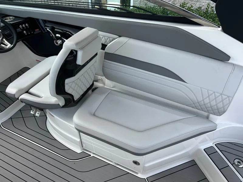 Slide: The Image of Searay 260SLX-Surf 2024 - 8