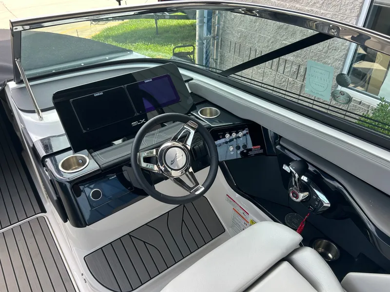 Slide: The Image of Searay 260SLX-Surf 2024 - 10