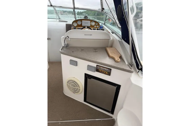 Slide: The Image of Rinker 300 Express Cruiser 2006 - 10