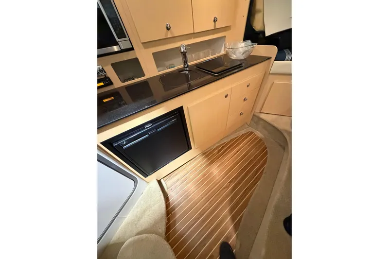 Slide: The Image of Bayliner 315 Cruiser 2012 - 18