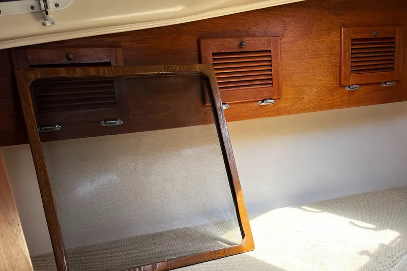 Slide: The Image of Aloha 8.5 1982 - 37