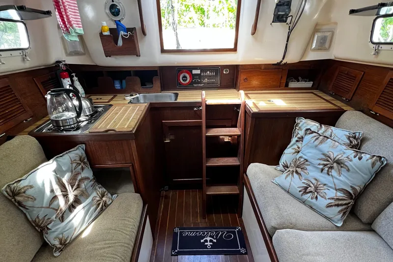 Slide: The Image of Aloha 8.5 1982 - 57