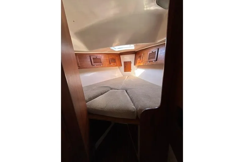 Slide: The Image of Aloha 8.5 1982 - 77