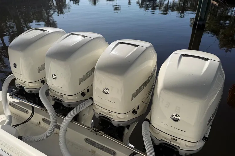 Slide: The Image of SeaVee 390Z 2018 - 13
