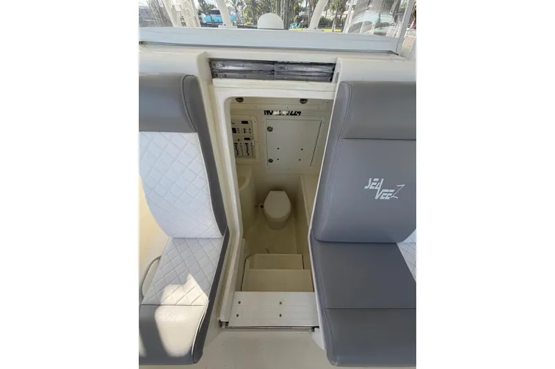Slide: The Image of SeaVee 390Z 2018 - 14