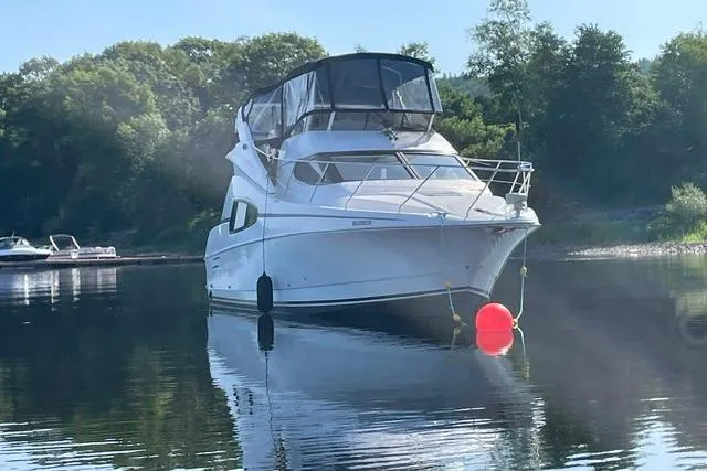 The Image of Silverton 330 Sport Bridge 1999 - 0