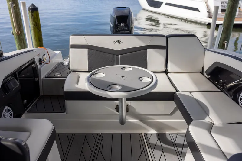 Slide: The Image of Monterey 275SS Super Sport 2022 - 30