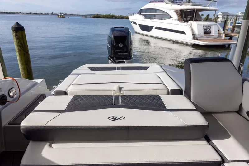 Slide: The Image of Monterey 275SS Super Sport 2022 - 35