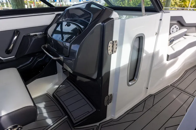 Slide: The Image of Monterey 275SS Super Sport 2022 - 24