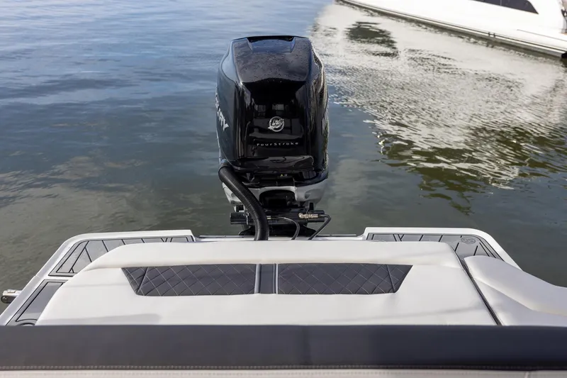 Slide: The Image of Monterey 275SS Super Sport 2022 - 31