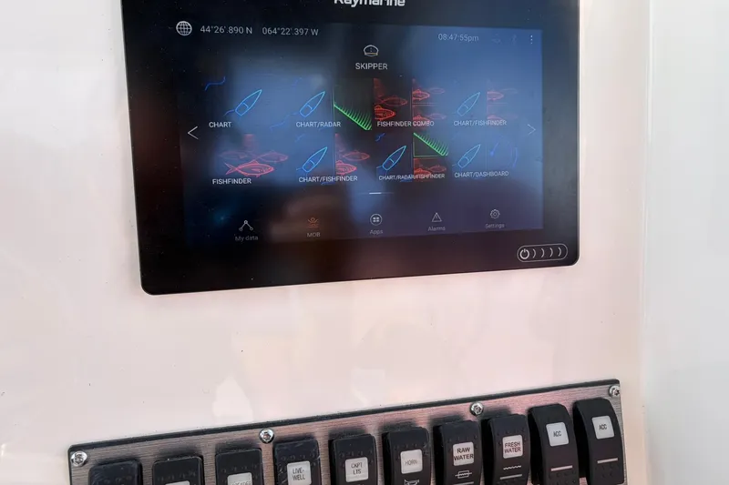 Slide: The Image of Striper 200 Center Console 2017 - 19