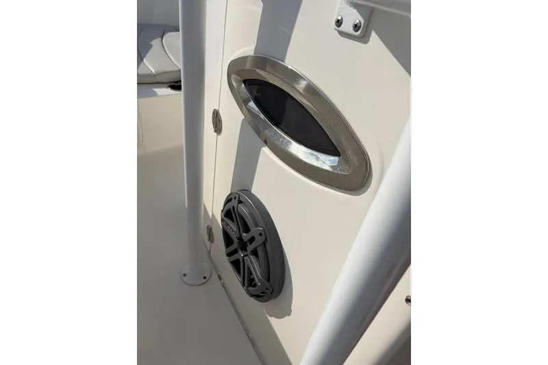 Slide: The Image of Striper 200 Center Console 2017 - 18
