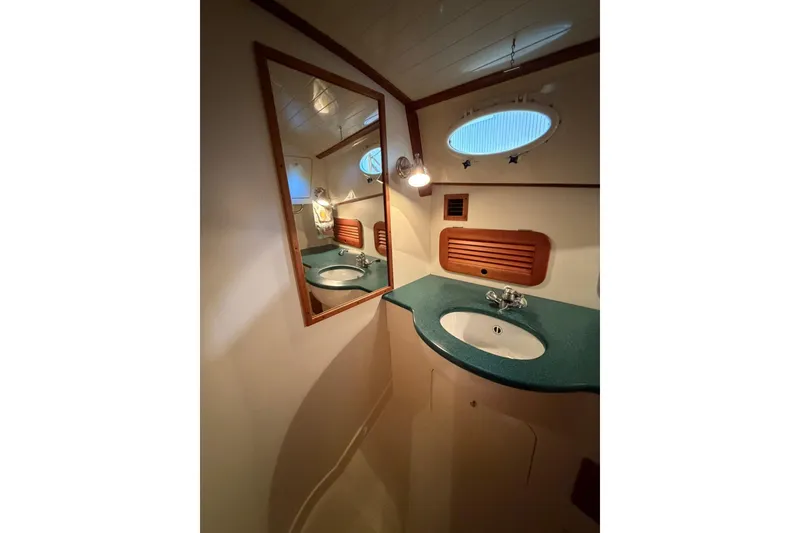 Slide: The Image of Hinckley Yachts Picnic Boat 36 EP 2002 - 56