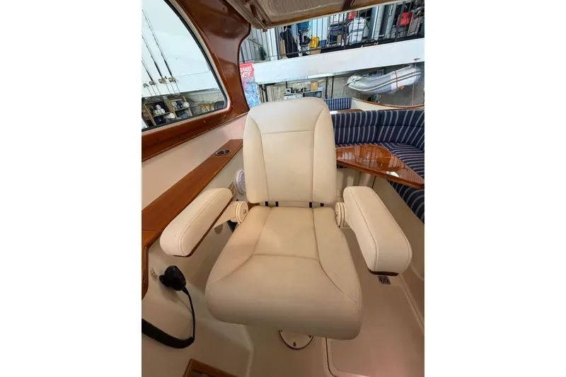 Slide: The Image of Hinckley Yachts Picnic Boat 36 EP 2002 - 41