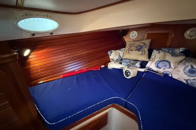 Slide: The Image of Hinckley Yachts Picnic Boat 36 EP 2002 - 59