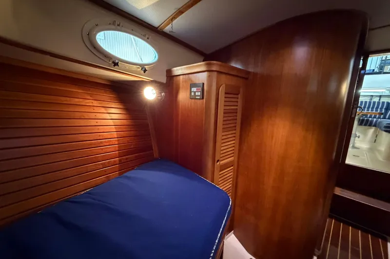 Slide: The Image of Hinckley Yachts Picnic Boat 36 EP 2002 - 61