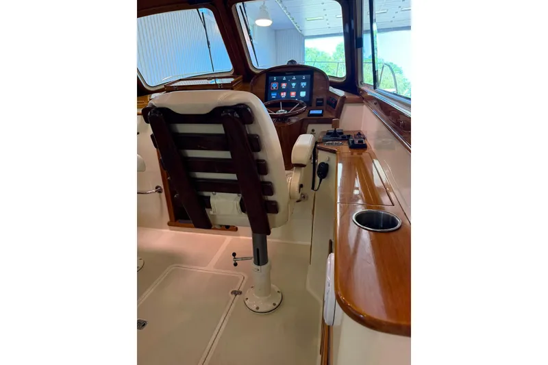 Slide: The Image of Hinckley Yachts Picnic Boat 36 EP 2002 - 30