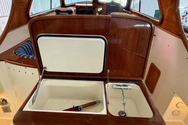Slide: The Image of Hinckley Yachts Picnic Boat 36 EP 2002 - 75