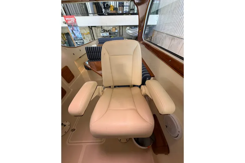 Slide: The Image of Hinckley Yachts Picnic Boat 36 EP 2002 - 40