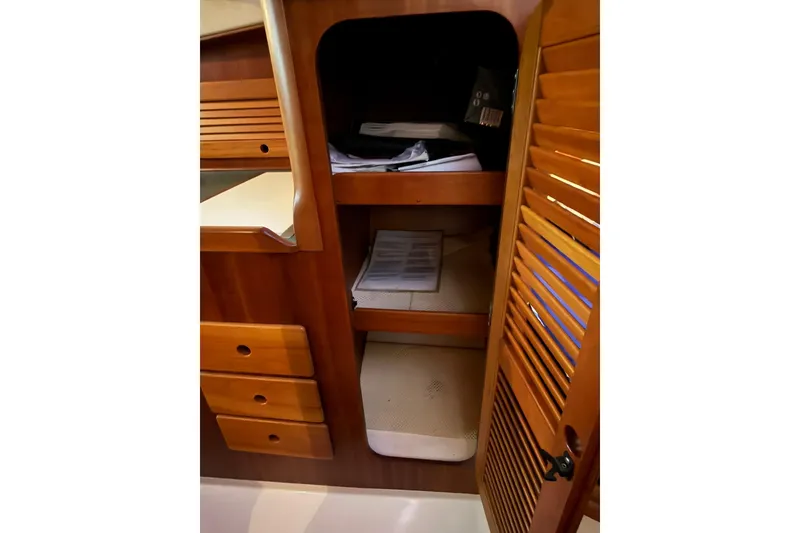 Slide: The Image of Hinckley Yachts Picnic Boat 36 EP 2002 - 58