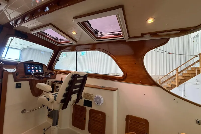 Slide: The Image of Hinckley Yachts Picnic Boat 36 EP 2002 - 28