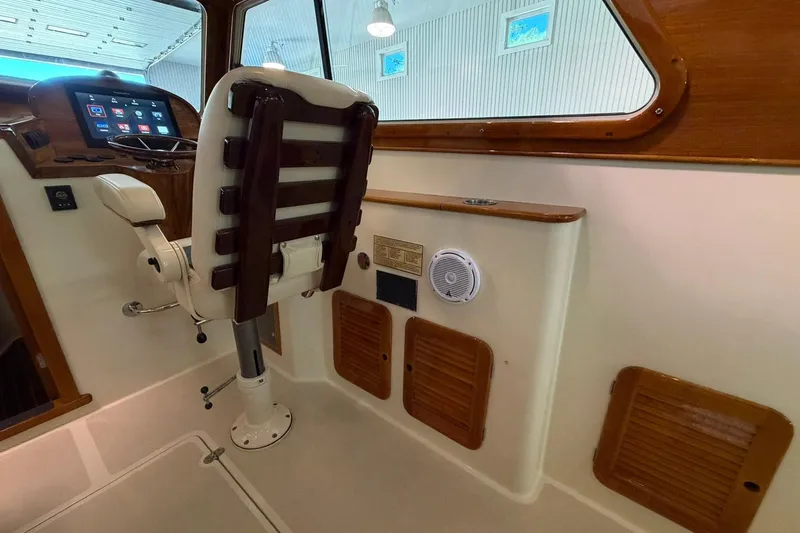 Slide: The Image of Hinckley Yachts Picnic Boat 36 EP 2002 - 27