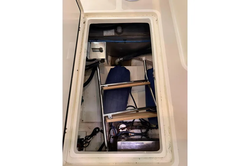 Slide: The Image of Hinckley Yachts Picnic Boat 36 EP 2002 - 65