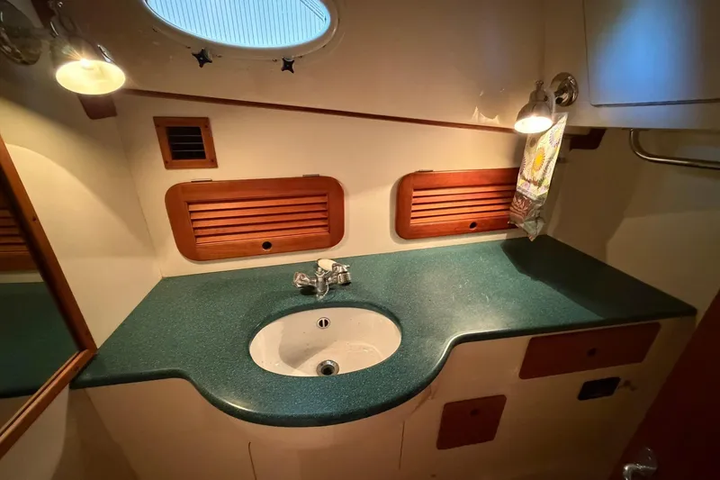 Slide: The Image of Hinckley Yachts Picnic Boat 36 EP 2002 - 55