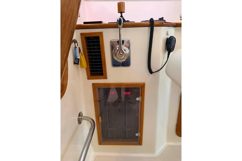 Slide: The Image of Hinckley Yachts Picnic Boat 36 EP 2002 - 33