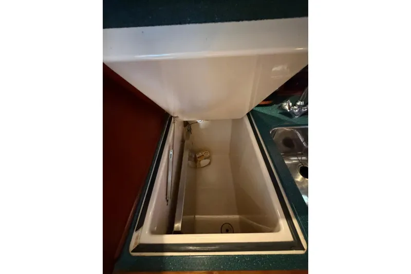Slide: The Image of Hinckley Yachts Picnic Boat 36 EP 2002 - 52