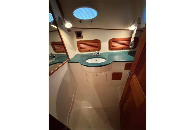 Slide: The Image of Hinckley Yachts Picnic Boat 36 EP 2002 - 54